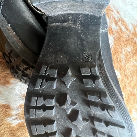 Berdie biker, boots, black lines, rubber soul, but in London - Picture 3 of 3